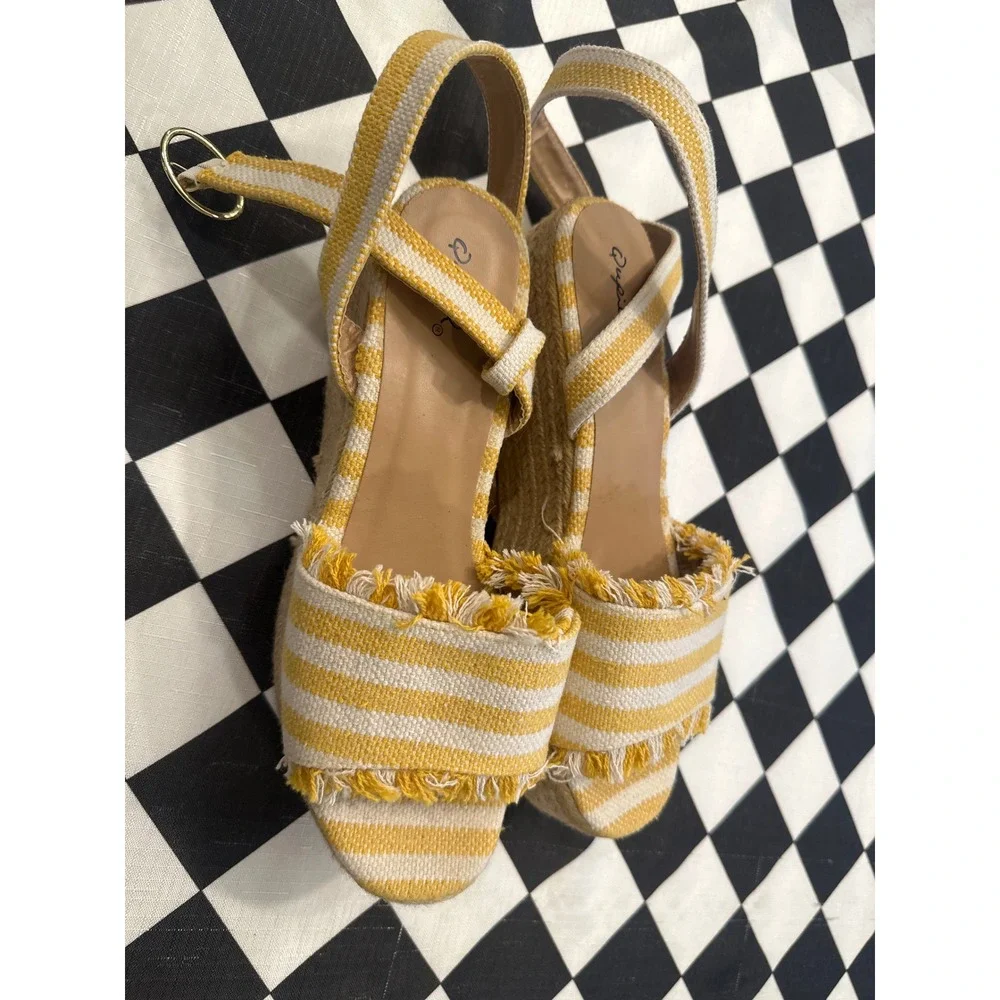 Qupid Womens Yellow White Striped Fringe Espadrille Platform Wedge Sandals 10